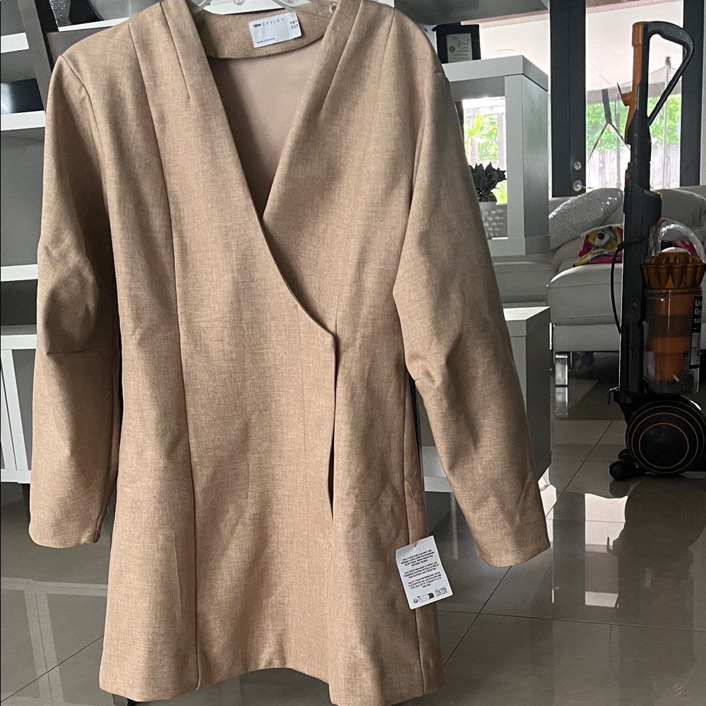 Elegant Tan Women's Blazer